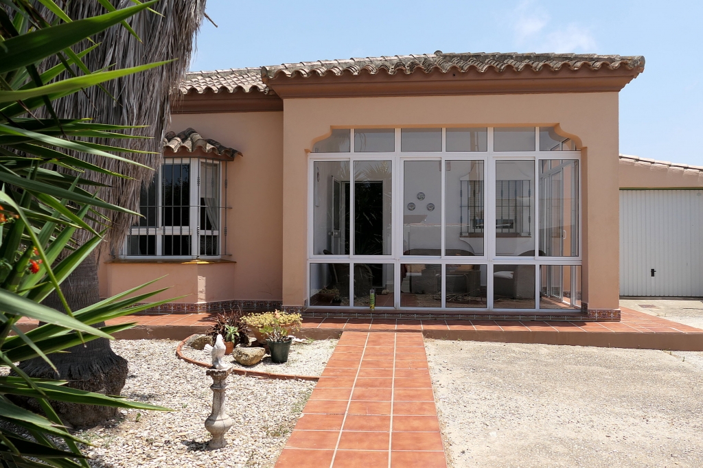 0516_Villa_Xanadu-Aussen-7-NEU-a-1024x682